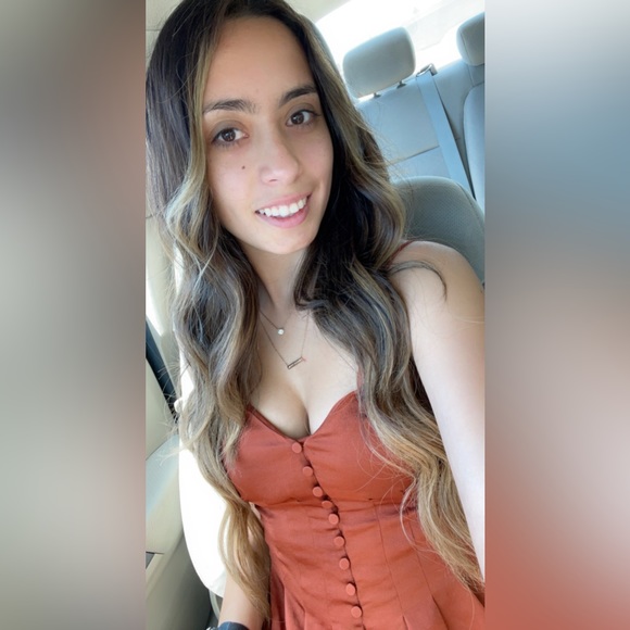 Meet your Posher, Elisa - Picture 1 of 11